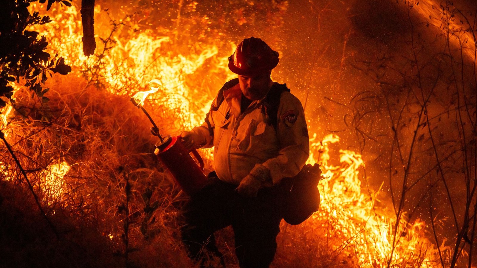 Thousands told to leave homes as wildfire spreads in California